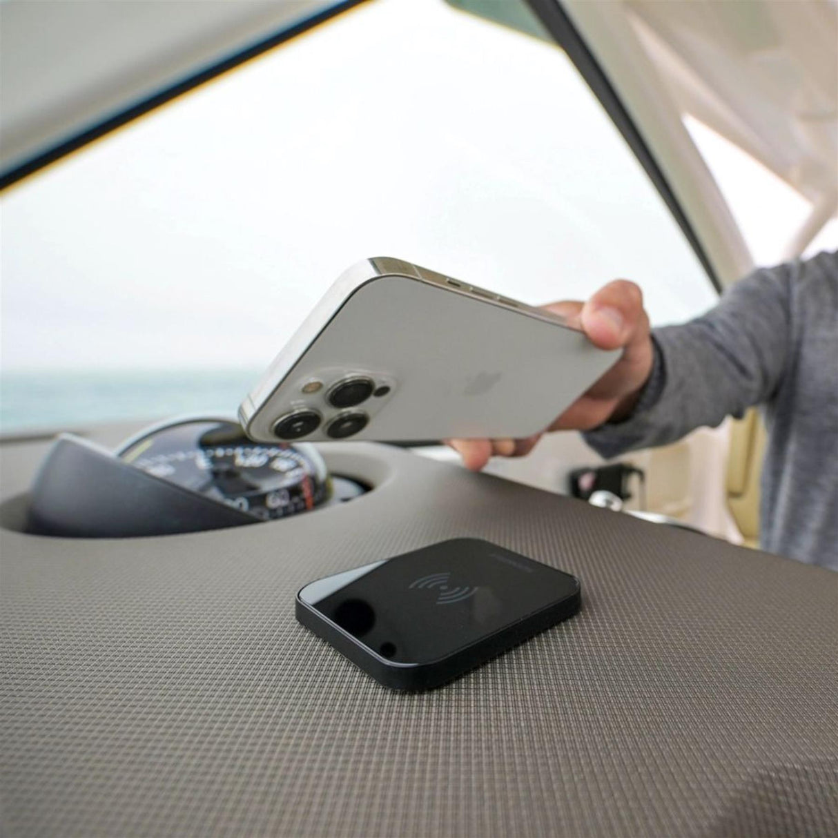 Scanstrut Wireless Ultra 15W Qi2 Magnetic Waterproof 12/24V iPhone Charger SC-CW-14G