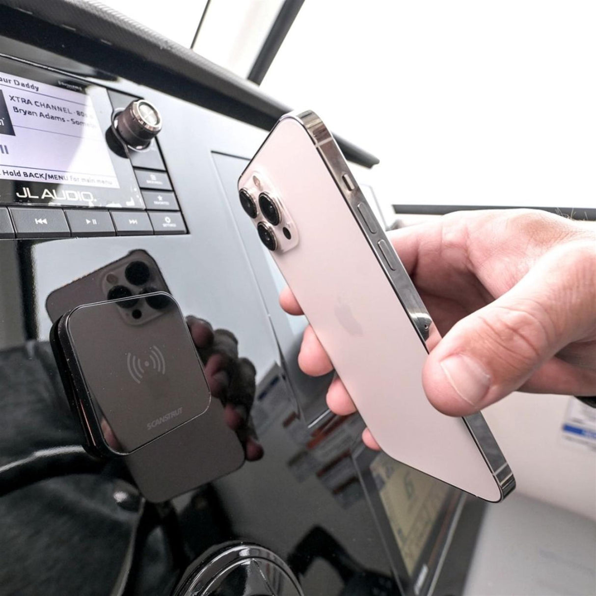 Scanstrut Wireless Ultra 15W Qi2 Magnetic Waterproof 12/24V iPhone Charger SC-CW-14G