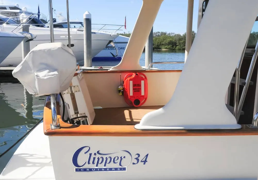 Life Cell The Yachtsman Emergency Pod Grab Case Flotation Device for 2-4 People - White - PROTEUS MARINE STORE