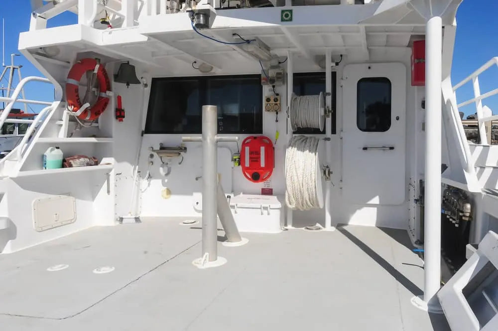 Life Cell The Yachtsman Emergency Pod Grab Case Flotation Device for 2-4 People - White - PROTEUS MARINE STORE