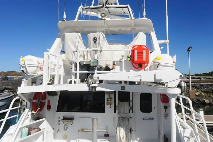 Life Cell The Yachtsman Emergency Pod Grab Case Flotation Device for 2-4 People - White - PROTEUS MARINE STORE