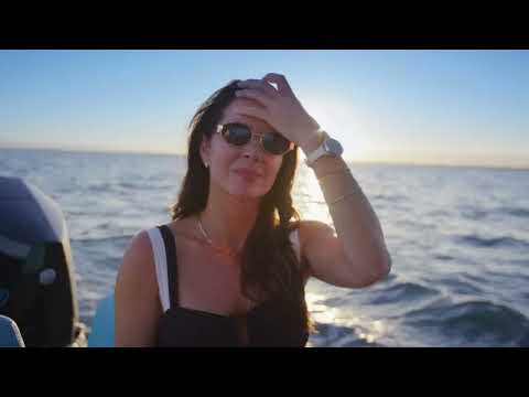 Fusion Apollo MS-RA800 Marine Stereo with Built-in Amplifier, Wi-Fi, BT, IPX6/IPX7