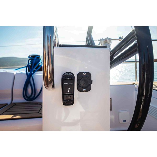 Scanstrut Dual USB Charger + Socket 12/24V Waterproof Black - PROTEUS MARINE STORE